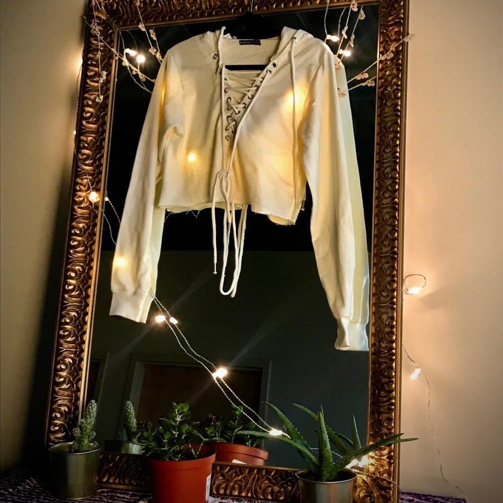 Criss cross cropped sweatshirt